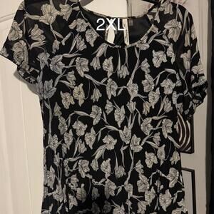 Floral Black and White Women's Top - Size 2XL